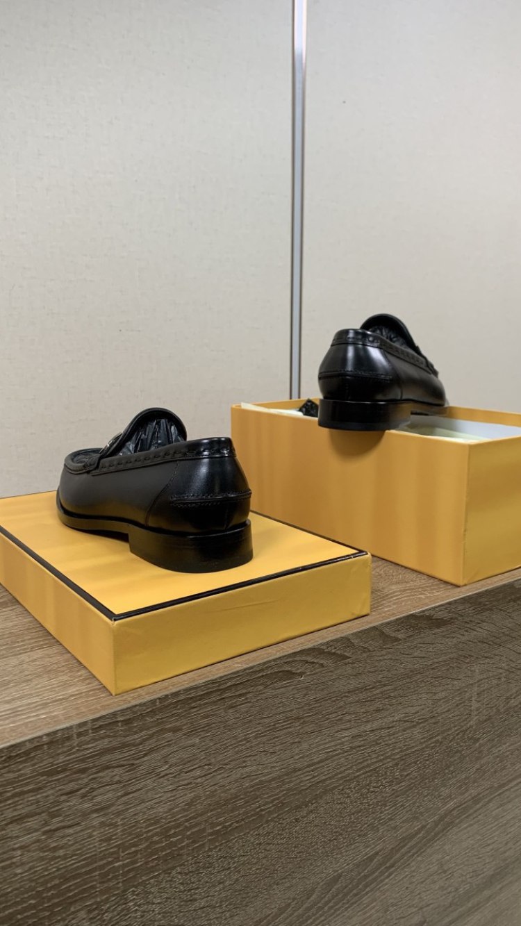 Fendi leather slip-on loafers with leather lining -3