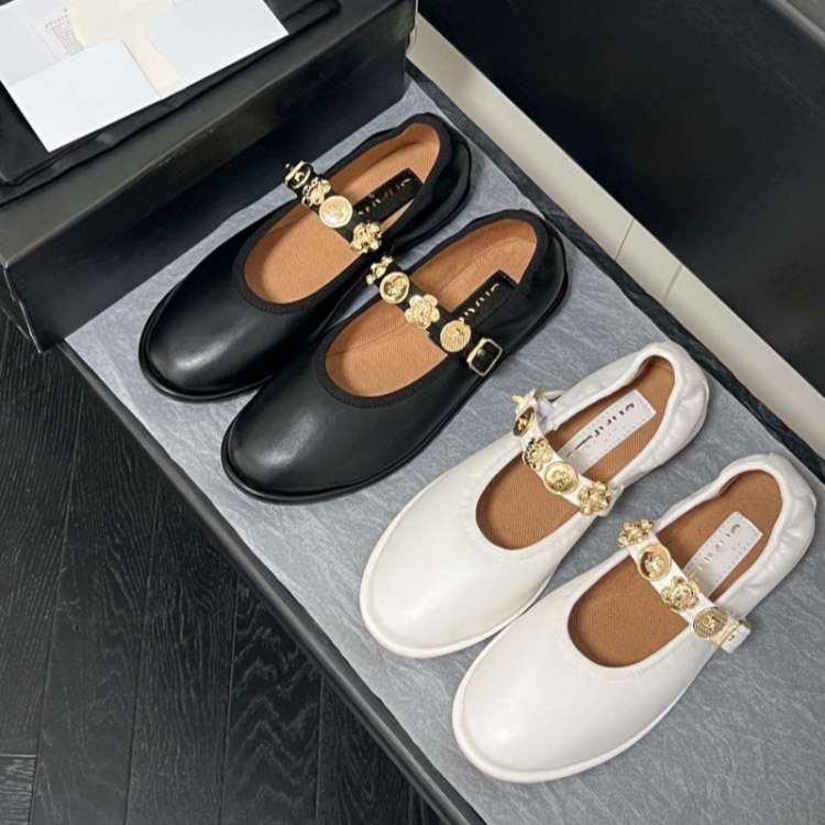 Chanel new vintage-style low-heeled pumps -2