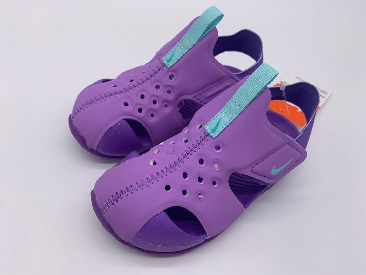 Nike's latest children's hole shoes -3