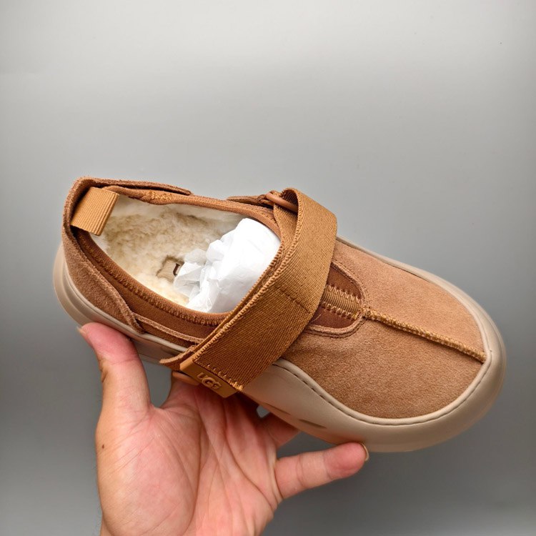 UGG Fashion EVA Anti-Abrasion and Anti-Slip Closed-Toe Slippers -4
