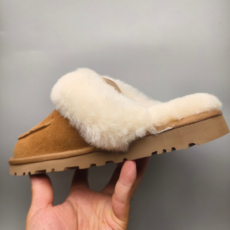 UGG Casual Collection Loria Fur Comfortable and Simple Closed-Toe Slippers -3