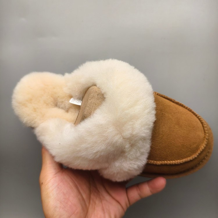 UGG Casual Collection Loria Fur Comfortable and Simple Closed-Toe Slippers -4