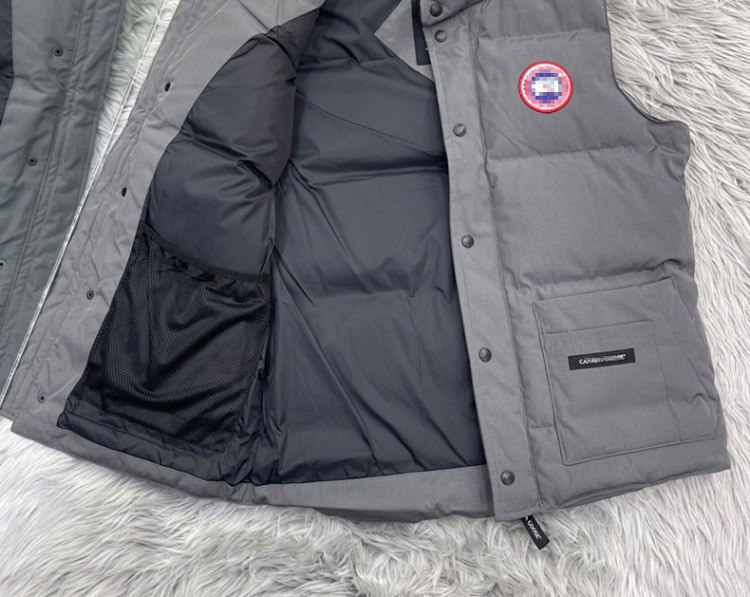  Canada Goose sleeveless down jacket -4