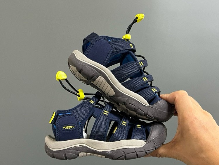 New Balance NB Baotou new hollow breathable soft bottom children's sandals -3